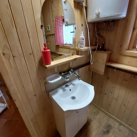 Lesna Lodge *
